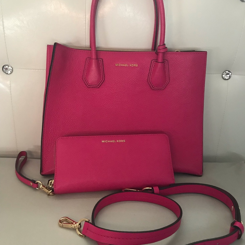 Michael Kors Bag. Pink and wallet. - Picture 2 of 6